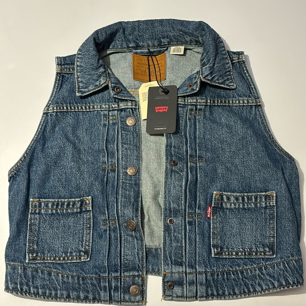 NWT! Levi’s cropped vest